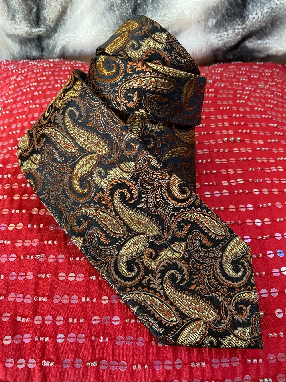 💯 Silk Hand Made Luxurious Black Gold Textured Paisley Tie